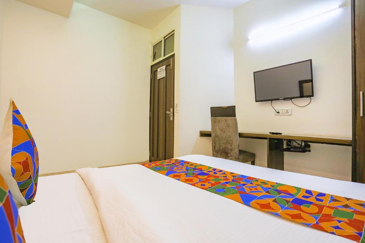 Hotel Capital O 43002 Grand Bella Nuova Delhi Esterno foto